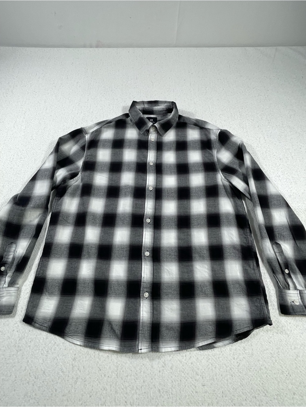 H&M Men's M Regular Fit Black Gray White Plaid Woven Cotton Button-Up Shirt.#662